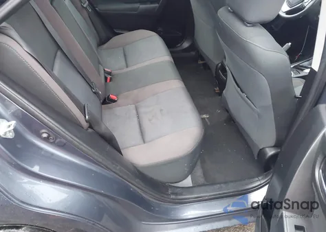 2018 Toyota Corolla Le z USA, uszkodzony, nr VIN 5YFBURHE3JP844610